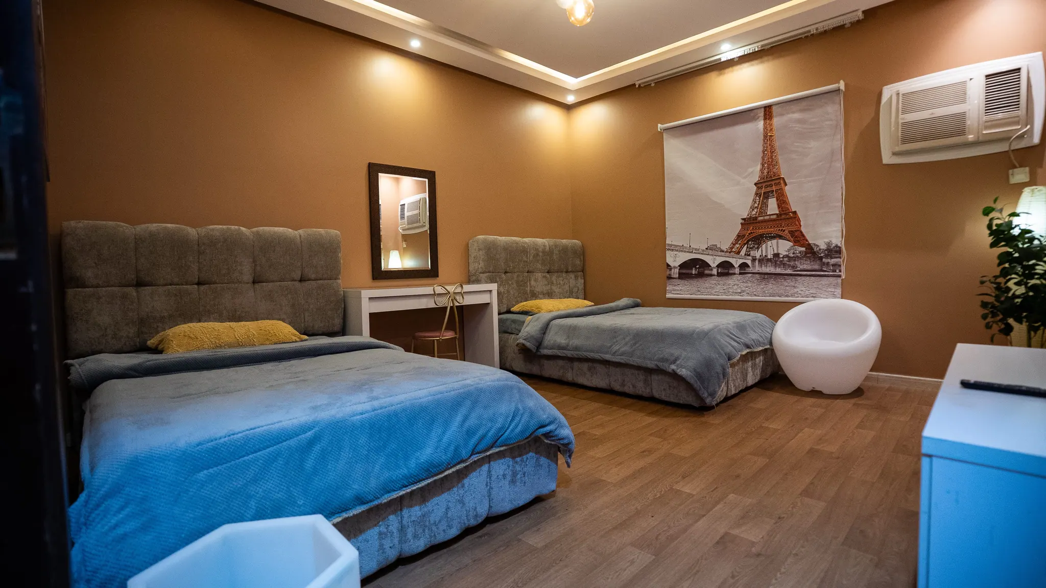 Pool House - 2 Bedroom — 5